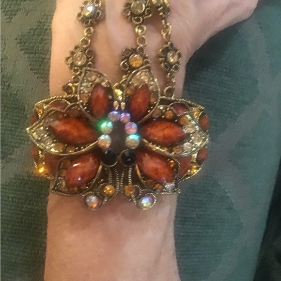 Butterfly Slave Bracelet with Ring - Picture 8 of 12